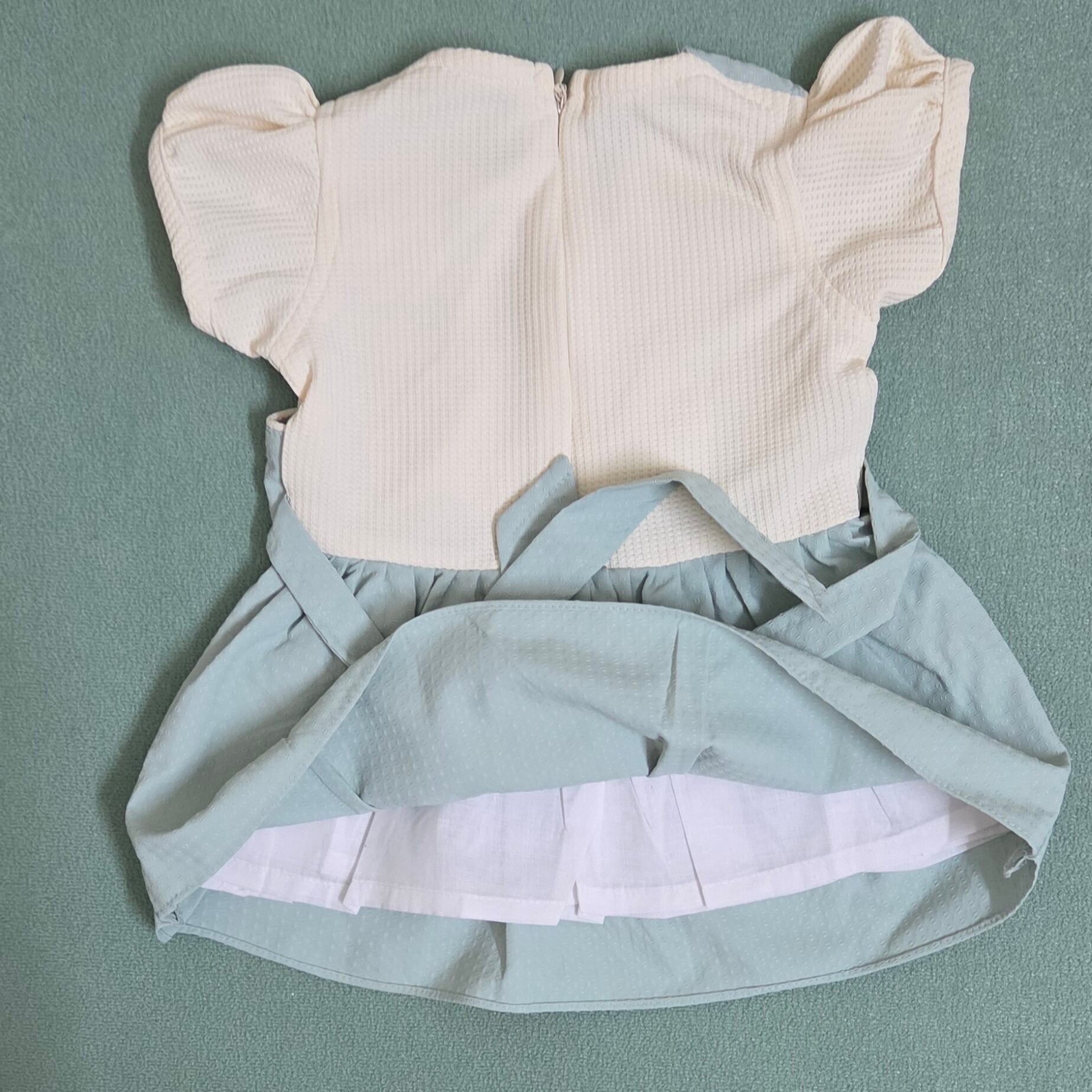 back siLight-colored top with a light mint frock